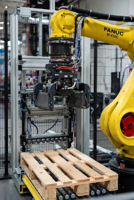 Lights-Out Night Shift — palletizing robot working independently